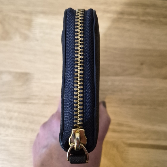 Kate Spade Novelty Blue Whale Wallet - Picture 8 of 13